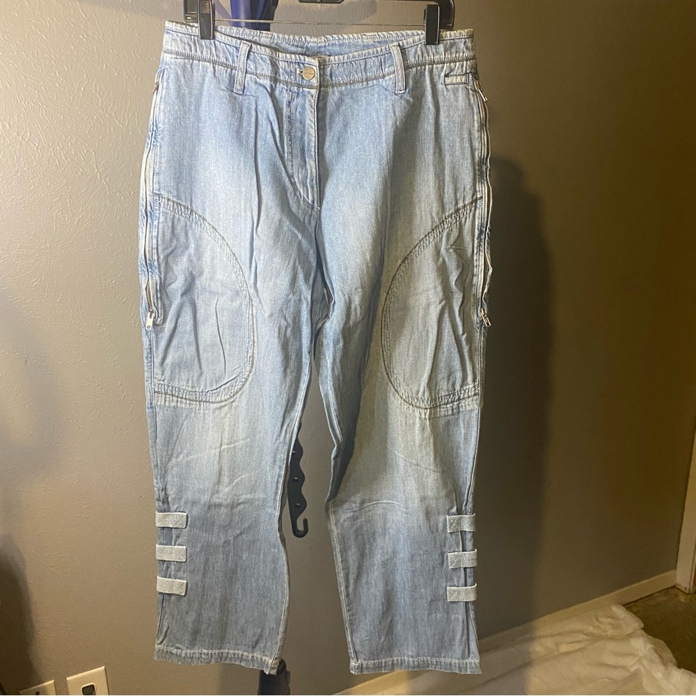 Blue Willi’s light wash jean with fun side pocket zippers